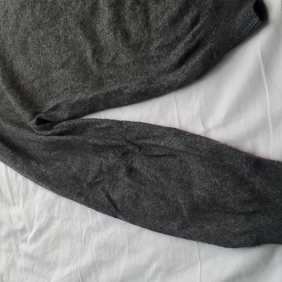 Fifth Avenue Cashmere Long Sleeve Dark Grey V-Neck Shirt - Picture 5 of 7